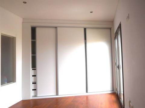 Apartamento T2 / Arrendar / Leiria - Gare