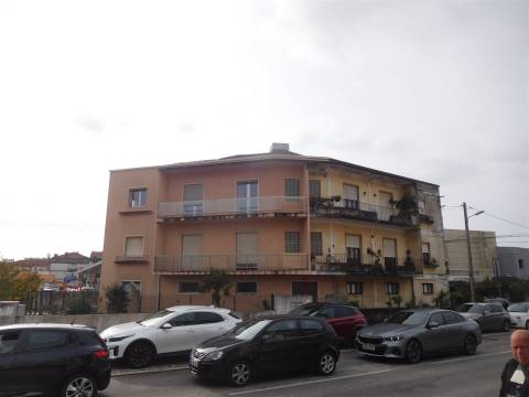 Apartamento T2 / Arrendar / Leiria - Gare