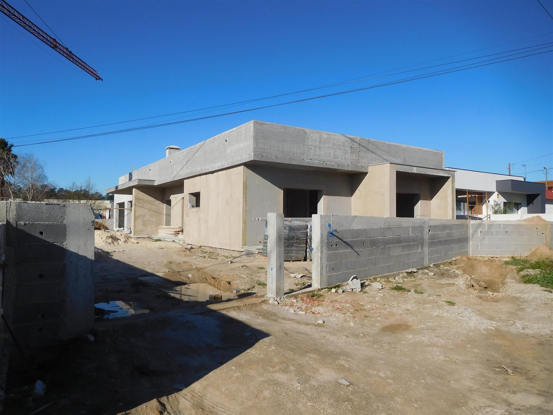 Moradia Térrea T3 / Em Construção / Garagem / Ortigosa / Leiria