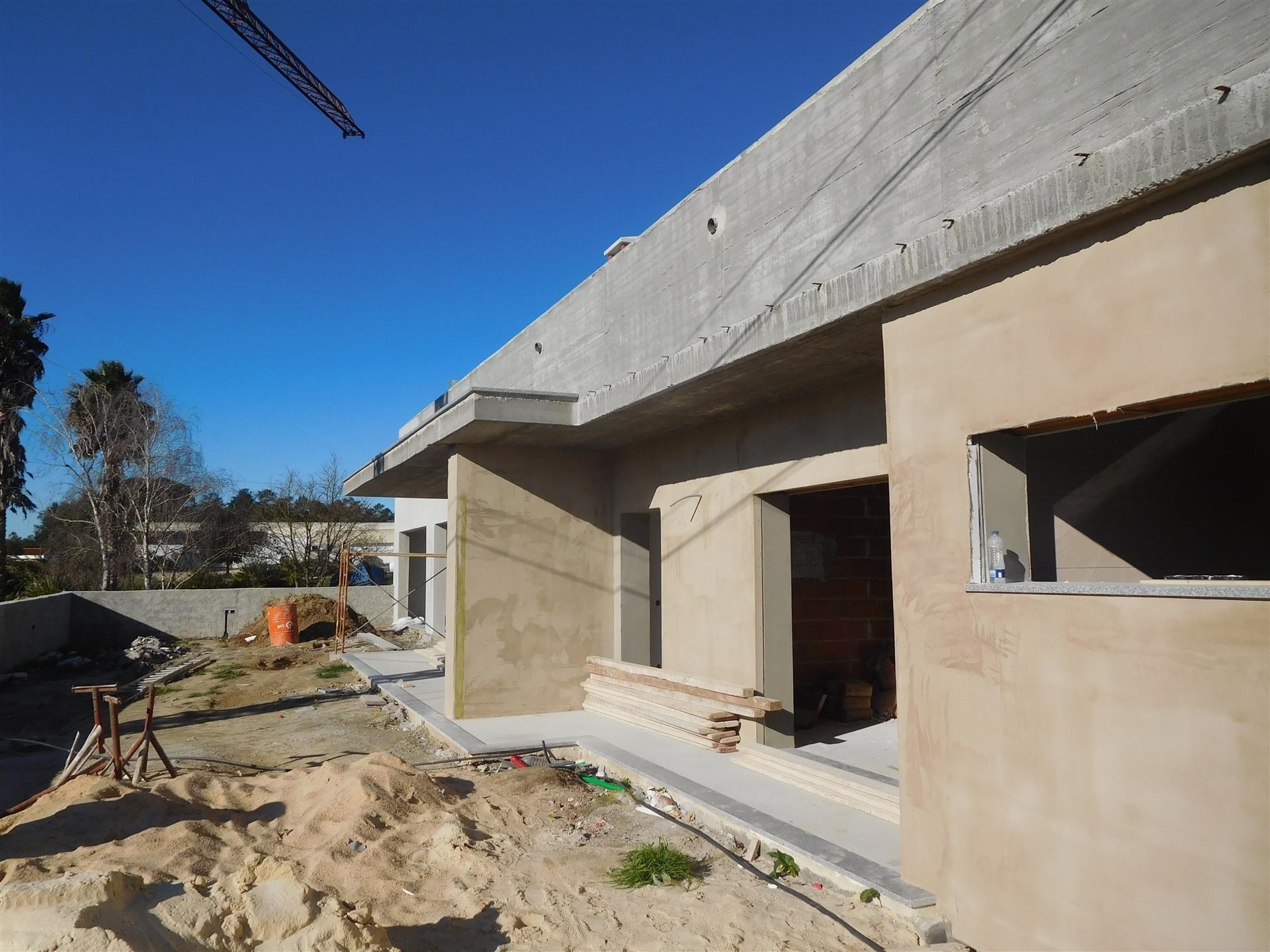 Moradia Térrea T3 / Em Construção / Garagem / Ortigosa / Leiria