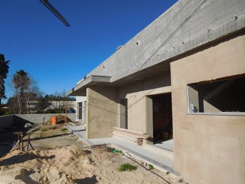 Moradia Térrea T3 / Em Construção / Garagem / Ortigosa / Leiria