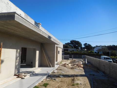 Moradia Térrea T3 / Em Construção / Garagem / Ortigosa / Leiria