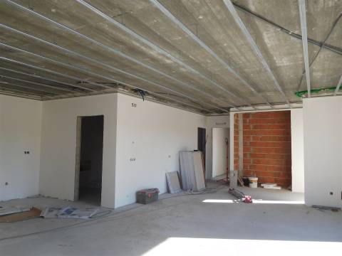 Moradia Térrea T3 / Em Construção / Garagem / Ortigosa / Leiria