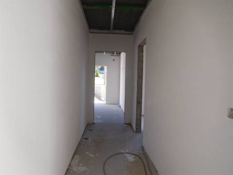 Moradia Térrea T3 / Em Construção / Garagem / Ortigosa / Leiria