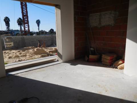 Moradia Térrea T3 / Em Construção / Garagem / Ortigosa / Leiria