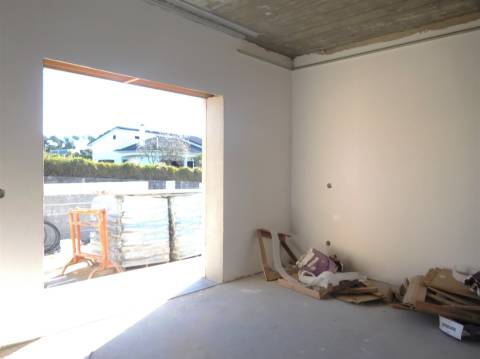 Moradia Térrea T3 / Em Construção / Garagem / Ortigosa / Leiria
