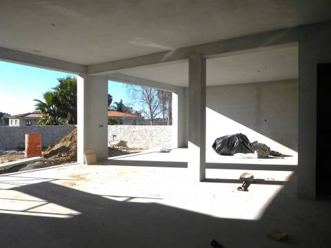 Moradia Térrea T3 / Em Construção / Garagem / Ortigosa / Leiria