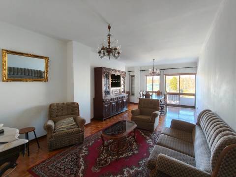 Apartamento T4 / Varandas / Garagem / Leiria centro