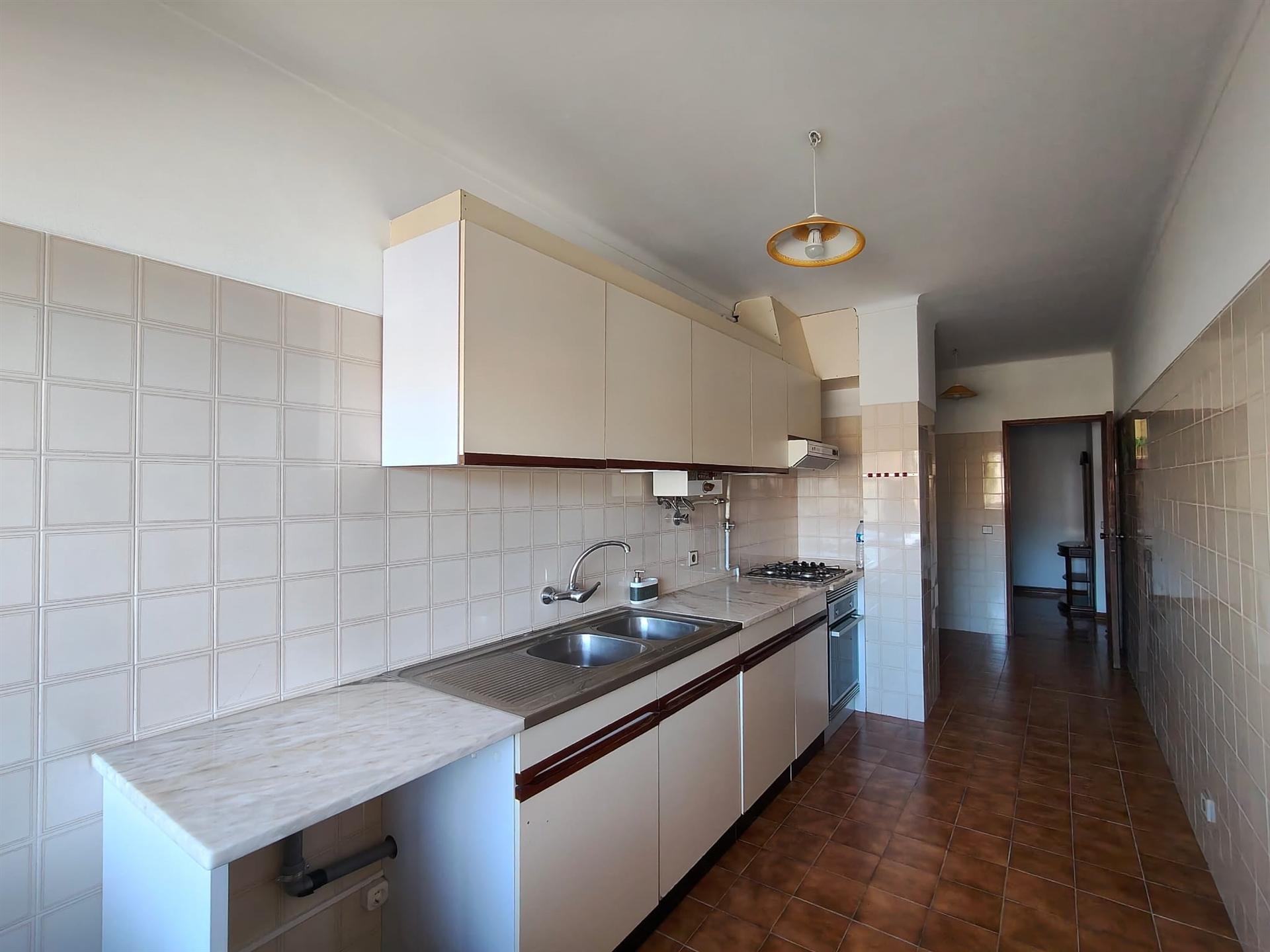 Apartamento T4 / Varandas / Garagem / Leiria centro