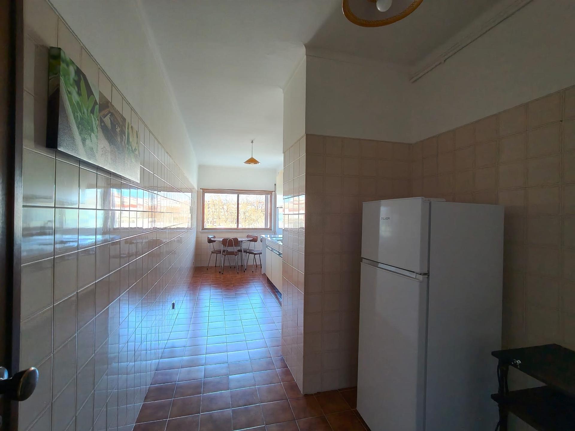 Apartamento T4 / Varandas / Garagem / Leiria centro
