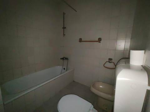 Apartamento T4 / Varandas / Garagem / Leiria centro