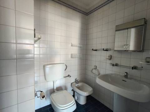 Apartamento T4 / Varandas / Garagem / Leiria centro