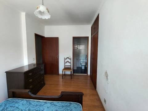 Apartamento T4 / Varandas / Garagem / Leiria centro