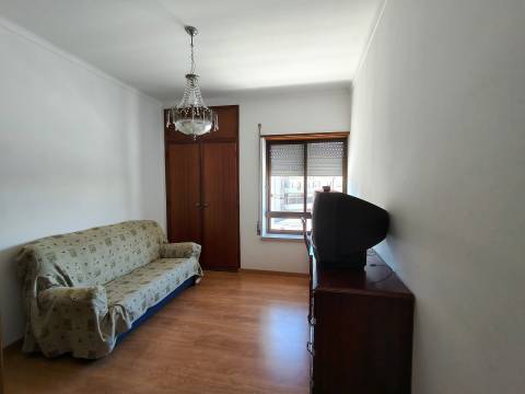 Apartamento T4 / Varandas / Garagem / Leiria centro