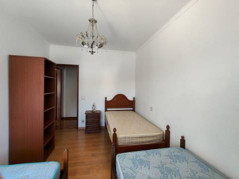 Apartamento T4 / Varandas / Garagem / Leiria centro