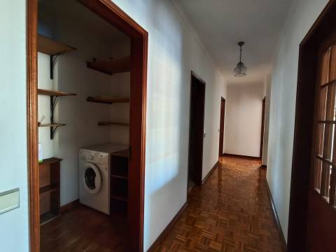 Apartamento T4 / Varandas / Garagem / Leiria centro
