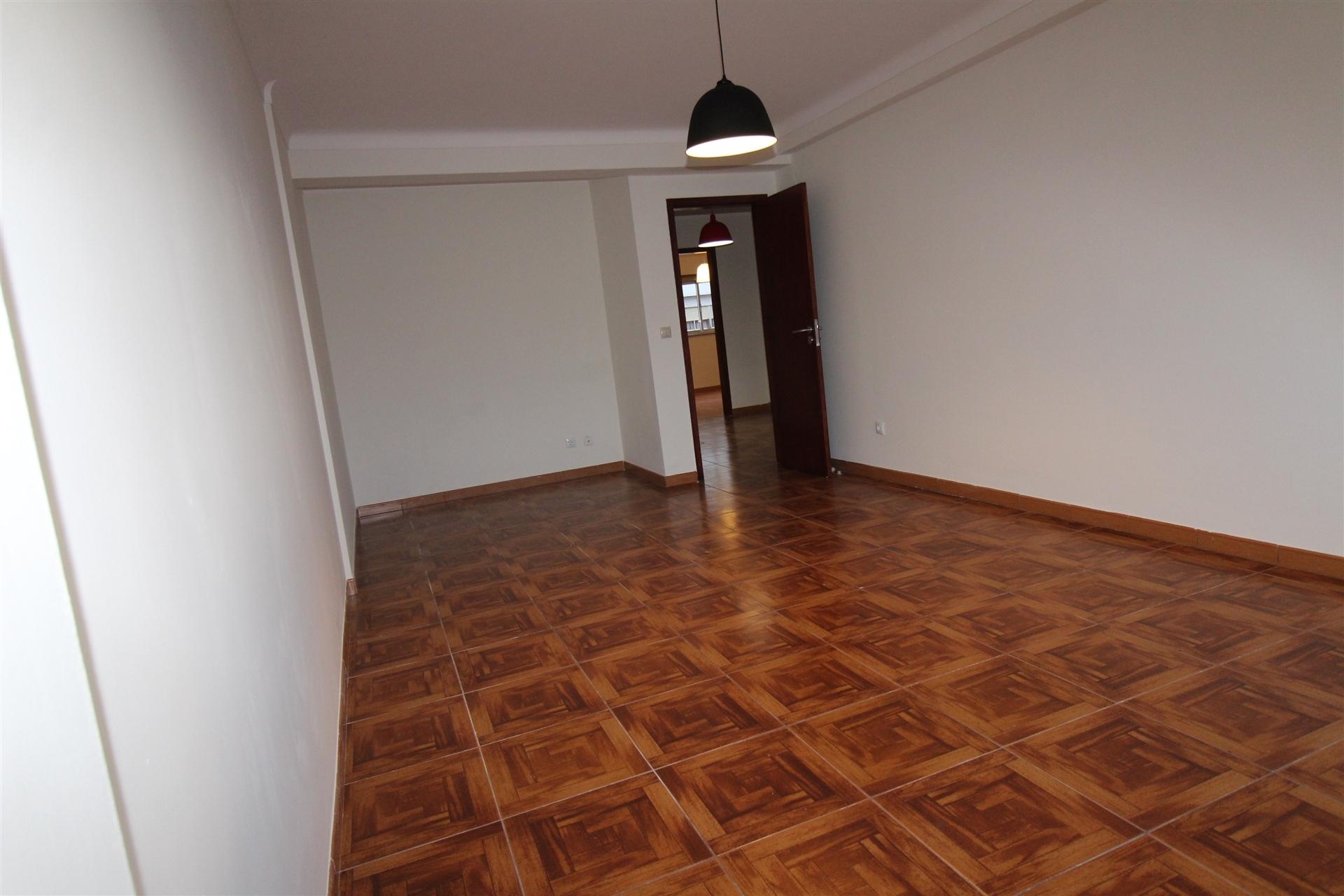 Apartamento T2 / remodelado / Quinta do Bispo / Leiria