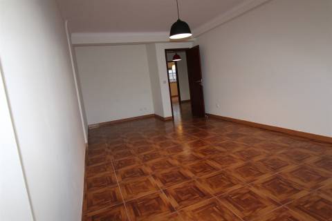 Apartamento T2 / remodelado / Quinta do Bispo / Leiria