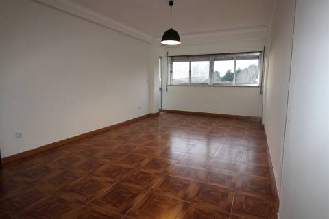Apartamento T2 / remodelado / Quinta do Bispo / Leiria