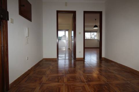 Apartamento T2 / remodelado / Quinta do Bispo / Leiria