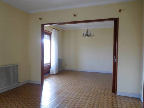 Moradia T3 / Isolada / Garagem / Sta Catarina da Serra / Leiria