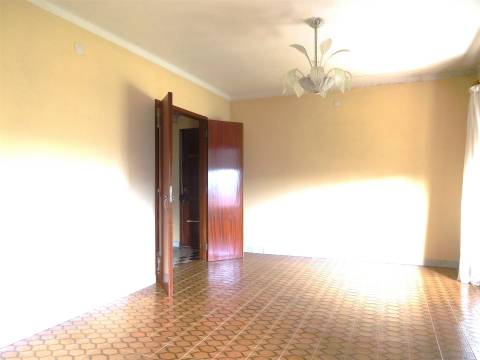 Moradia T3 / Isolada / Garagem / Sta Catarina da Serra / Leiria