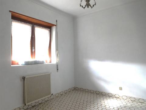 Moradia T3 / Isolada / Garagem / Sta Catarina da Serra / Leiria