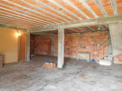 Moradia T3 / Isolada / Garagem / Sta Catarina da Serra / Leiria