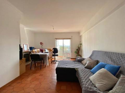 Apartamento T3 / Varandas / Elevador / Lugar de garagem / Sótão/ Cruz d´Areia / Leiria