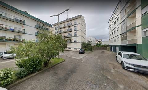 Apartamento T3 / Varandas / Elevador / Lugar de garagem / Sótão/ Cruz d´Areia / Leiria