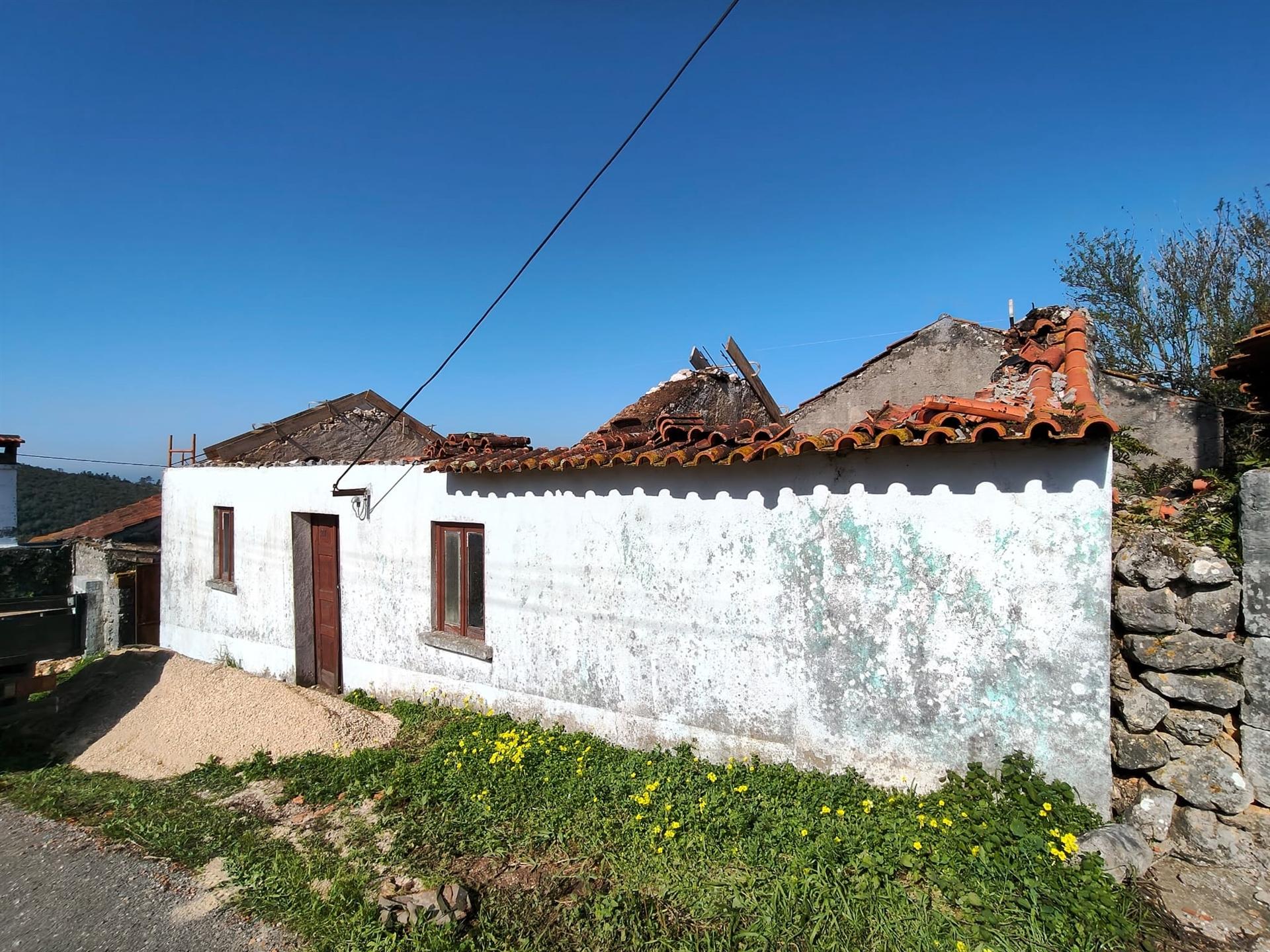 Moradia T2 com terreno em Pousadas Vedras / Redinha / Pombal