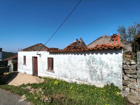 Moradia T2 com terreno em Pousadas Vedras / Redinha / Pombal