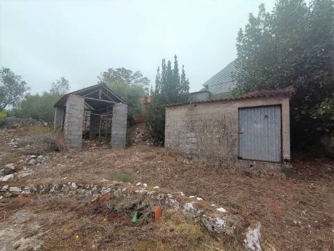 Moradia T2 com terreno em Pousadas Vedras / Redinha / Pombal