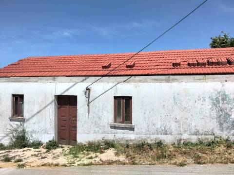 Moradia T2 com terreno em Pousadas Vedras / Redinha / Pombal