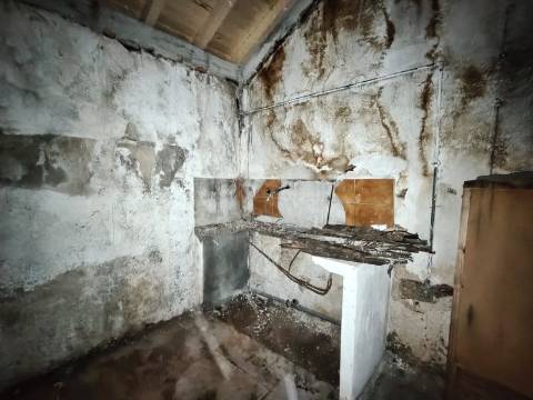 Moradia T2 com terreno em Pousadas Vedras / Redinha / Pombal