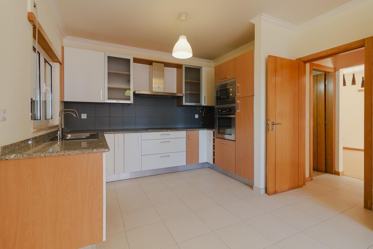 Arrendamento / Moradia T3 / Garagem / Terraço / Churrasqueira / Andrinos