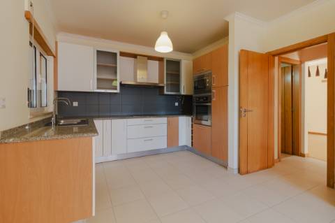 Arrendamento / Moradia T3 / Garagem / Terraço / Churrasqueira / Andrinos