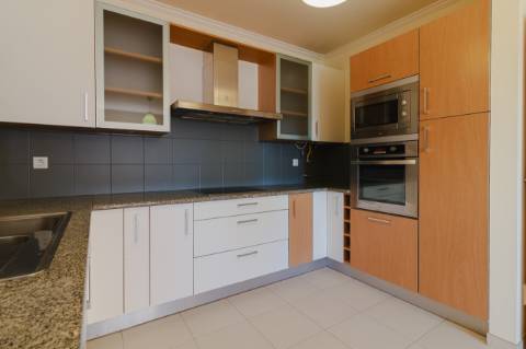 Arrendamento / Moradia T3 / Garagem / Terraço / Churrasqueira / Andrinos