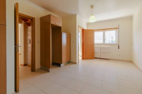 Arrendamento / Moradia T3 / Garagem / Terraço / Churrasqueira / Andrinos