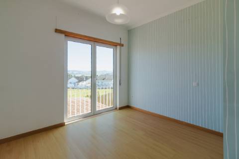 Arrendamento / Moradia T3 / Garagem / Terraço / Churrasqueira / Andrinos