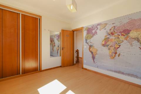 Arrendamento / Moradia T3 / Garagem / Terraço / Churrasqueira / Andrinos