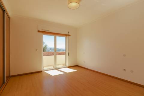 Arrendamento / Moradia T3 / Garagem / Terraço / Churrasqueira / Andrinos