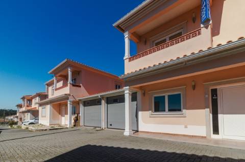 Arrendamento / Moradia T3 / Garagem / Terraço / Churrasqueira / Andrinos