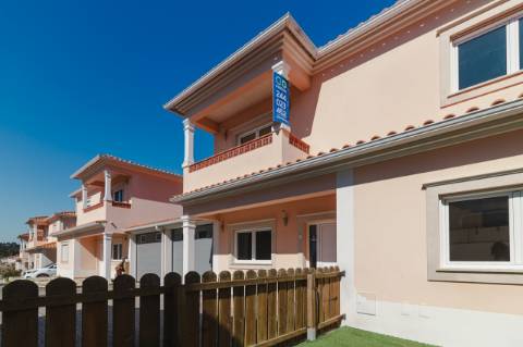 Arrendamento / Moradia T3 / Garagem / Terraço / Churrasqueira / Andrinos