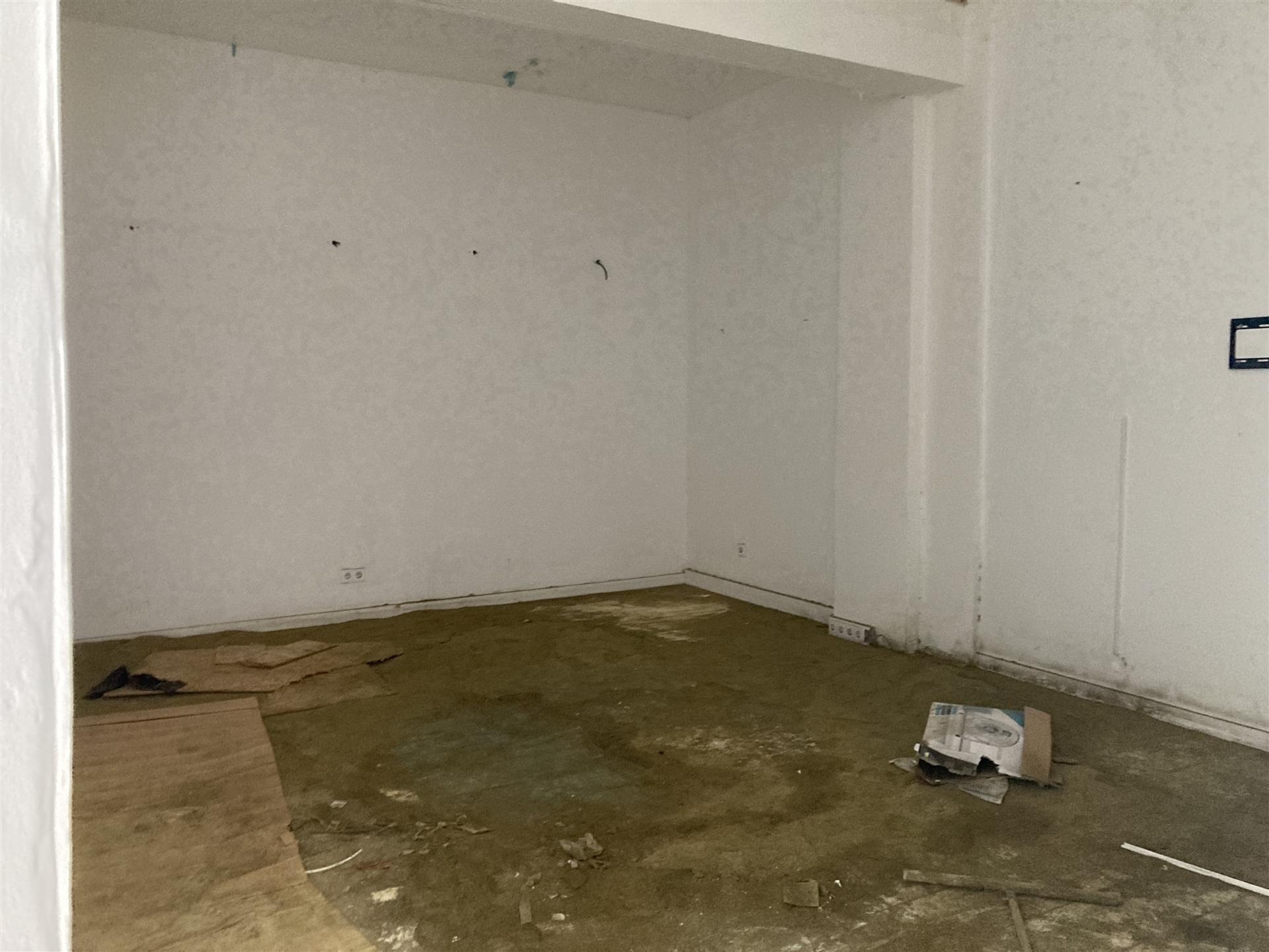 Loja / Viabilidade Apartamento / Marinha Grande