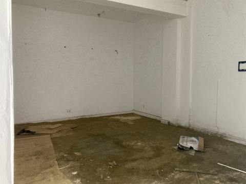 Loja / Viabilidade Apartamento / Marinha Grande