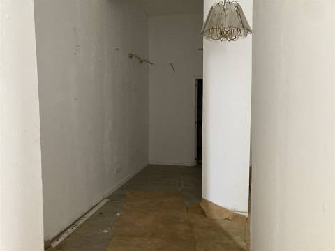 Loja / Viabilidade Apartamento / Marinha Grande