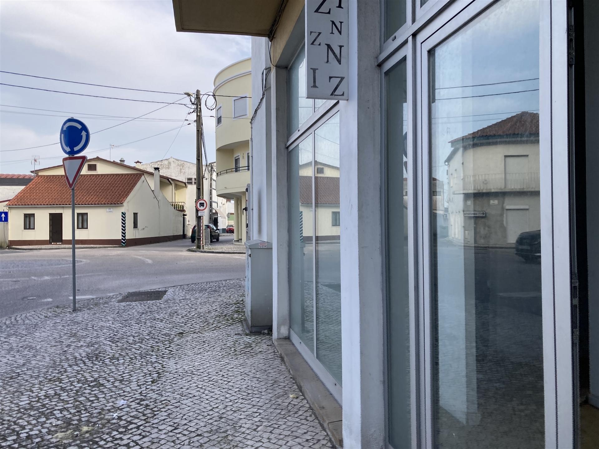 Loja / Viabilidade Apartamento / Marinha Grande