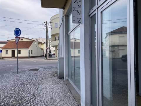 Loja / Viabilidade Apartamento / Marinha Grande