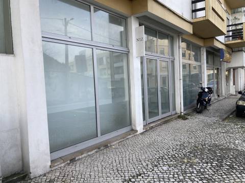 Loja / Viabilidade Apartamento / Marinha Grande